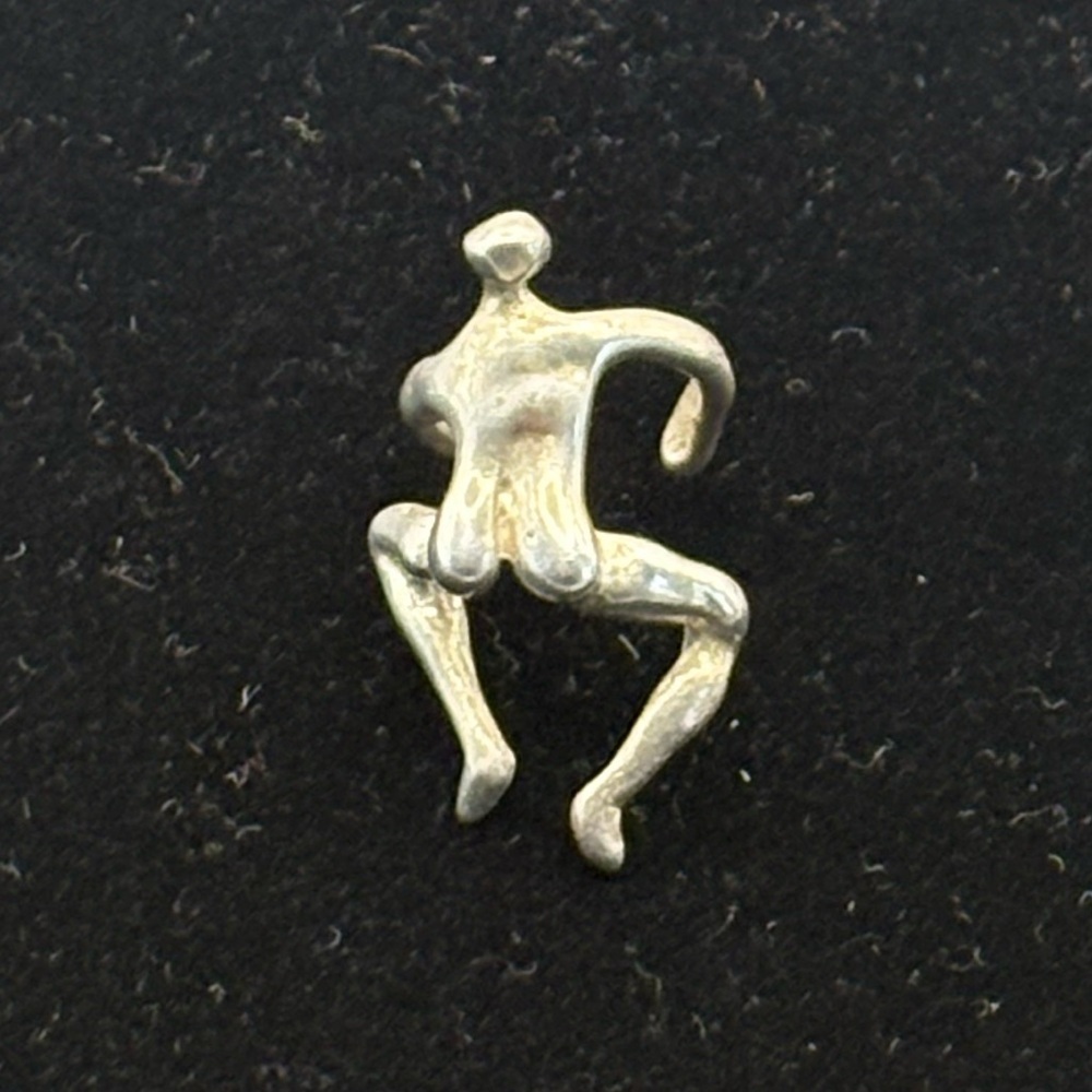 (173)Vintage Sterling Silver Ear Cuff Climbing Figure - Picture 6 of 9